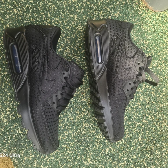 Nike Airmax 90 Black Valentine's Day Edition - Picture 4 of 7